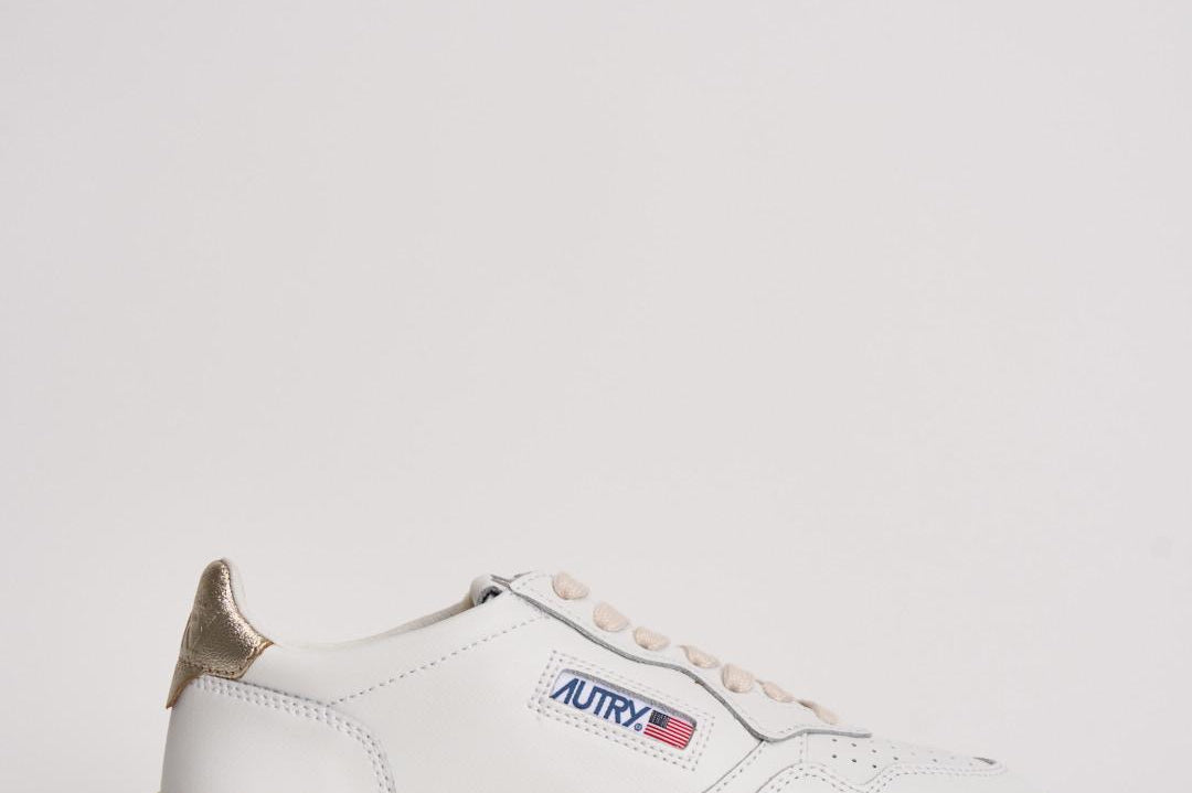 Sneakers donna Medalist Low bianca e oro AULW LL06 AUTRY 