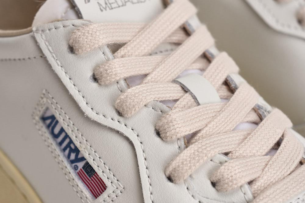 Sneakers donna Medalist Low celeste AULW LS12 AUTRY 