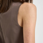 Top donna smanicato plissettato marrone A08634 07325151 PESERICO 