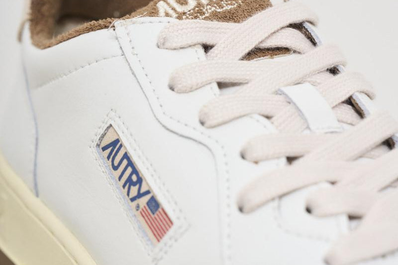 Sneakers uomo Medalist bianca e marrone AULM VS03 AUTRY 