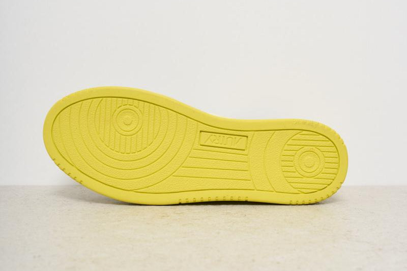 Sneakers uomo Medalist Super Vintage gialla AVLM LB02 AUTRY 