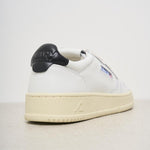 Sneakers donna Medalist bianca e nera AULW LL22 AUTRY 