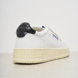 Sneakers donna Medalist bianca e nera AULW LL22 AUTRY 