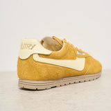 Sneakers donna Windspin in suede ocra SLWU B03 AUTRY 