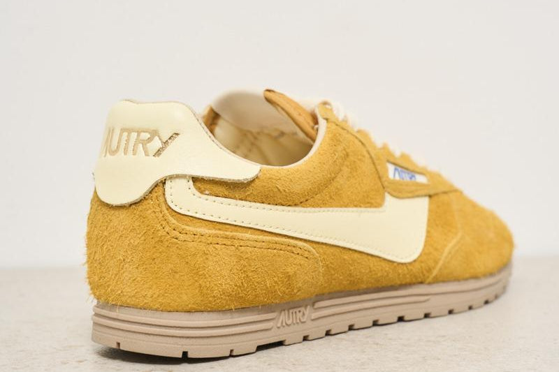 Sneakers donna Windspin in suede ocra SLWU B03 AUTRY 