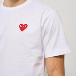 T-shirt uomo bianca con cuore rosso AXT108 WHITE COMME DES GARCON PLAY 