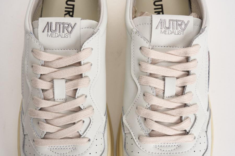 Sneakers uomo Medalist low bianca e tortora AULM LL27 AUTRY 