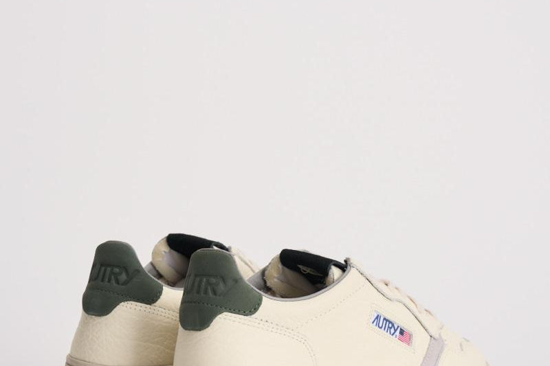 Sneakers uomo Medalist low verde AULM NE05 AUTRY 