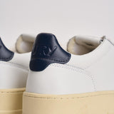 Sneakers uomo Medalist bianca e blu AULM LL12 AUTRY 