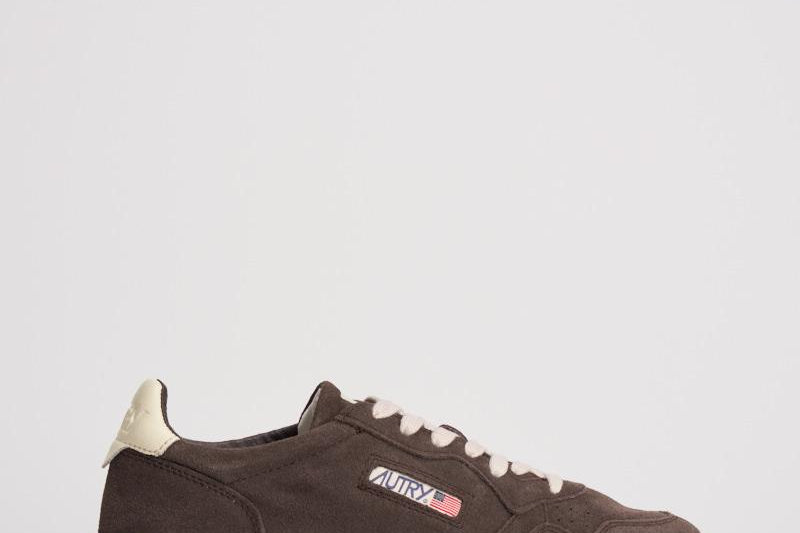 Sneakers uomo Medalist low suede marrone AULM UH08 AUTRY 